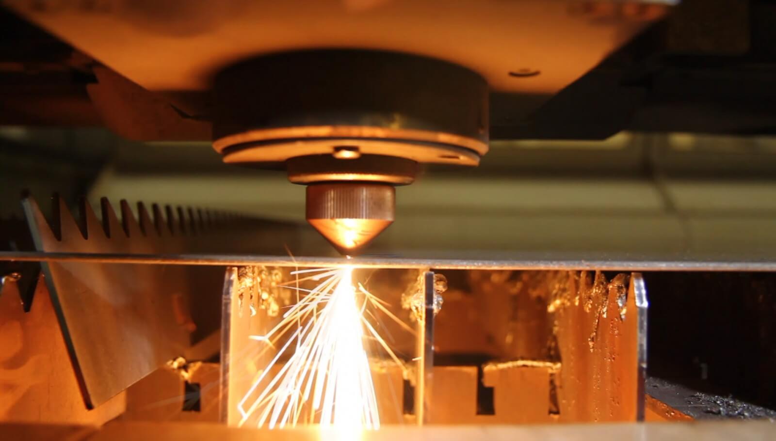 Гидроабразивная или лазерная резка: что лучше