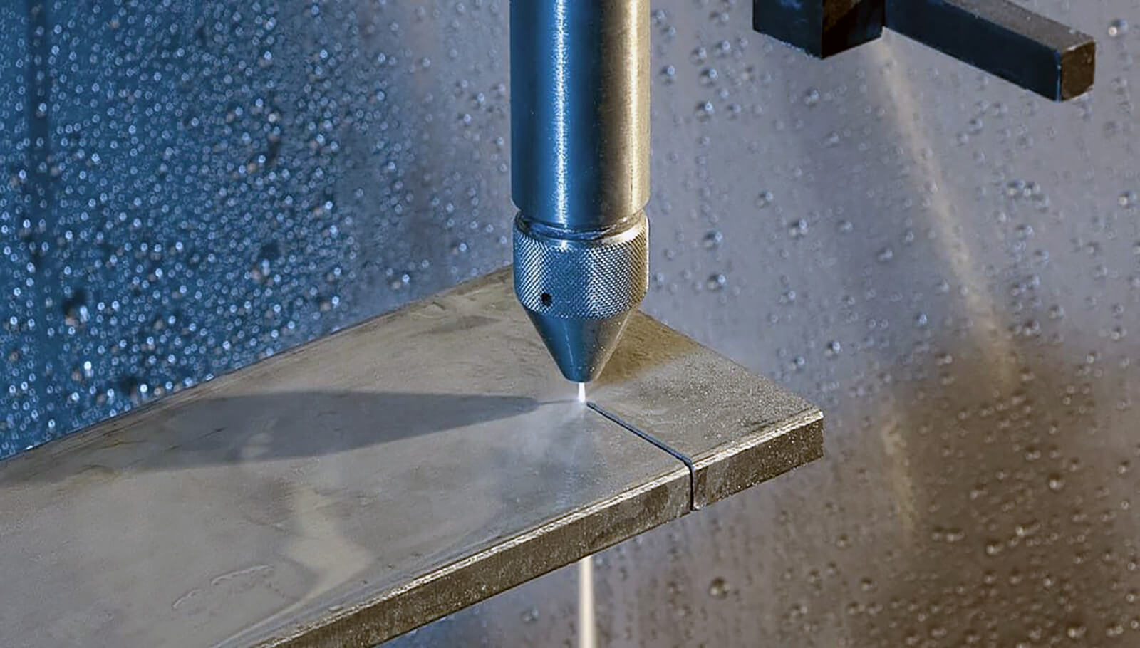 Гидроабразивная резка металла